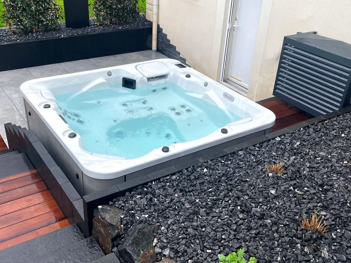 Où essayer et acheter un spa Oeweo dans le Cantal 1 spa privilege xl5 oeweo exterieur hors sol qualite piscine 1 rikiwddfnaknk16pt0the85sg6km8cojyk159eetk8